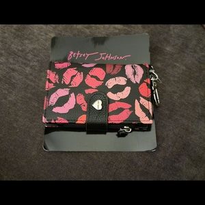 Betsey Johnson peggable card case blush multicolor lip print NWT